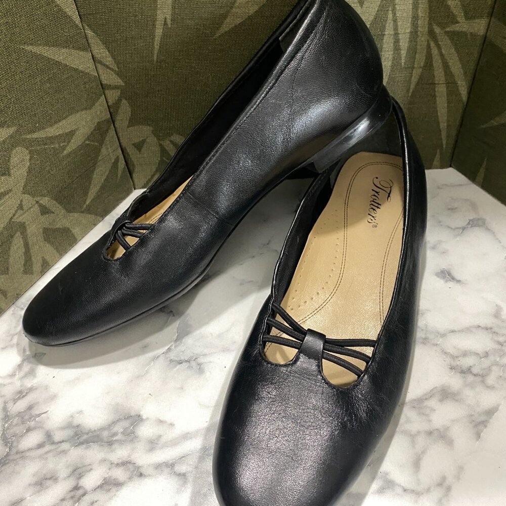 EUC Trotters Black leather flats ~sz 8 1/2 - Picture 2 of 9